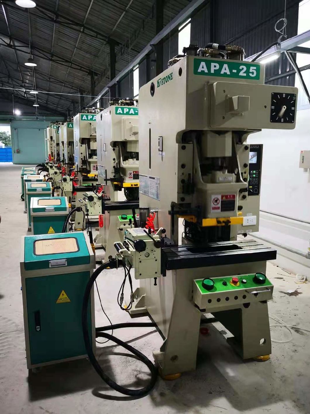 Wie oft sollte das Stanzöl einer Hochgeschwindigkeits-Präzisionsstanzmaschine ausgetauscht werden?